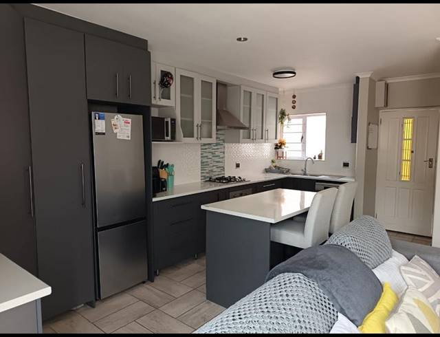 2 BEDROOM TOWNHOUSE FOR SALE IN LORRAINE